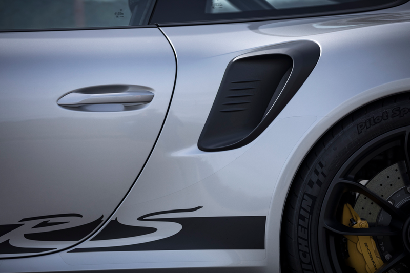 Illustration for article titled Put These Very Good 2019 Porsche 911 GT3 RS Photos In Your Life